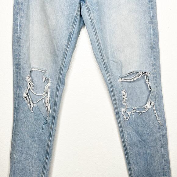 AMERICAN EAGLE OUTFITTERS Mom Jean High-Rise Distressed Light Blue Wash Size 0 - Picture 6 of 13